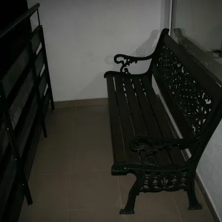 Homestay Yellow House *